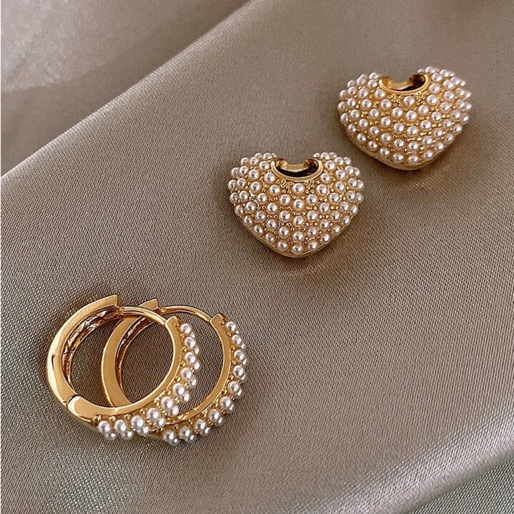 NWT Gold plated and Pearl heart Huggie earrings - Picture 4 of 4